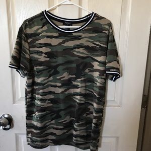 Forever 21 Men Camo T-shirt Size Medium